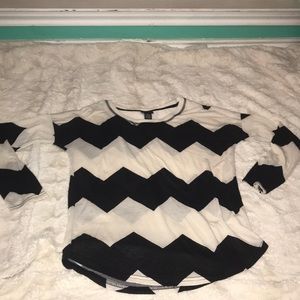 chevron black and white long sleeve